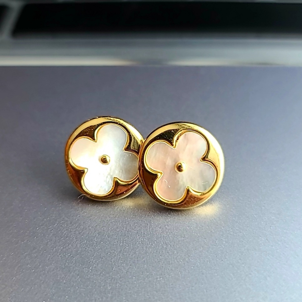 Flower earrings